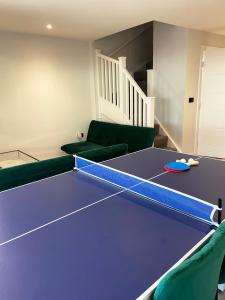 Stylish Two Floor Duplex Apartment in Birmingham with Pool Table Tennis and Fast WiFi