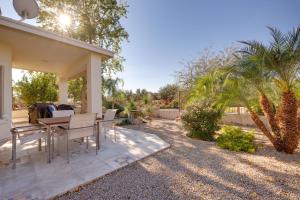 Pool and Golf On-Site! Extended Gilbert Getaway