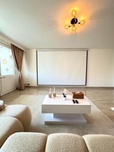 REGENCY - Exklusive zentrale 45m2 Wohnung mit Balkon, WiFi und Netflix