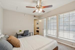 Stratton 2415-a I Spacious 2 Bed 15 Bath