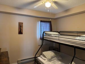 Waterfront Cottage Near Toronto Private Dock, Water Crafts, BBQ Wi-Fi - Sleeps 4