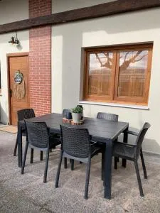 Melgar's Place, Bajo con terraza - Cirueña