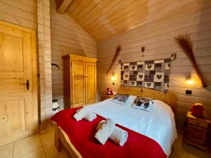 Chalets Le Murmure du Ruisseau, 4 etoiles avec sauna et terrasse : photos des chambres