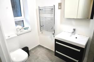 Borough Market, Tower Bridge Retreat, Central London Stay
