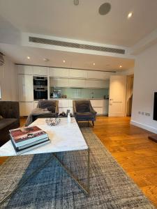 Estatesmen Selfridges Oxford Street Apartment