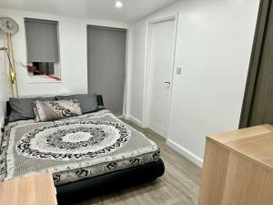 Verb Studio - North London Enfield Self Catering Holiday - work accommodation