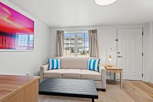 Cabana Beach #1 Condo Steps from the Beach