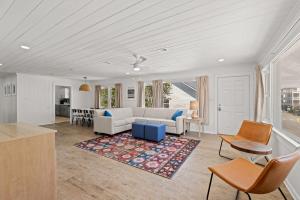 Pet Friendly Steps to the Beach Seahorse Ranch 3