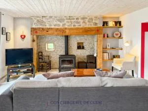 Le gîte Angèle, 12pers, piscine, calme, 4ch, 9lits - Leynhac