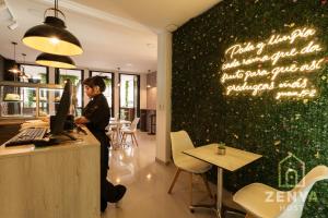 Hotel On By Zenya Host