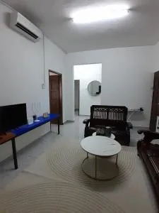 Lakefront Homestay - 甘文丁