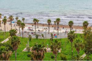 Seaside Escape 3 Bedrooms with Grand Terrace