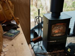 Secluded off-Grid cabin with water views - Marcel