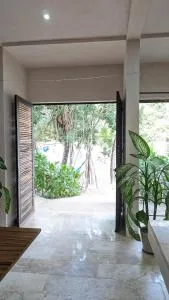 Villa Le Rocher - Francisco Uh May