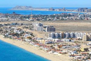 Ocean View Condo with Pools and Easy Beach Access