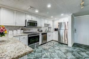 Redecorated Foreshore Condo