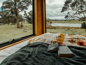 Cosy Off-Grid Cabin with Lake View Pet Friendly - Galeb