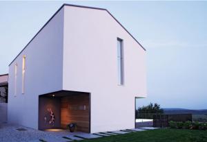 Peaceful Stay Among the Vines