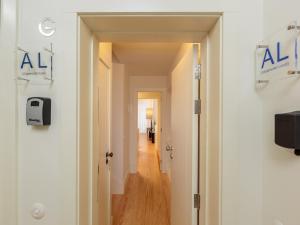 Cozy Getaway in Porto with Balcony