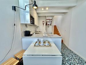 Charming 2-Bedroom Apartment in Porto