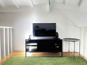 Charming 2-Bedroom Apartment in Porto
