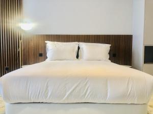 Bright and Spacious apartment in Porto