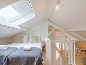 Spacious 2-Bedroom Retreat in Porto