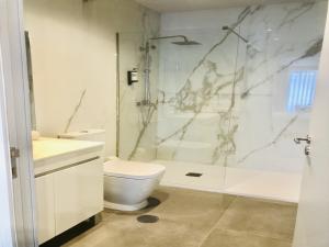 Bright and Spacious apartment in Porto