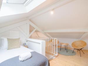 Spacious 2-Bedroom Retreat in Porto