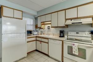 Oceanfront Condo w Balcony
