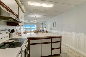 Oceanfront Condo w Balcony