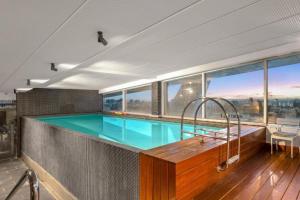 Wake Up to Views, Pool & the South Yarra Lifestyle