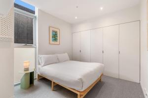 Wake Up to Views, Pool & the South Yarra Lifestyle