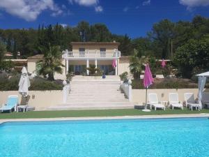 Maisons de vacances Holiday home in Lorgues with swimming pool : photos des chambres