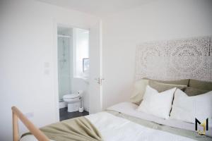 Bohemian Deluxe City-Center 2BR Apt, Free Parking & Balcony View