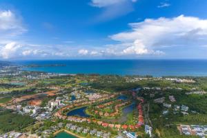 4bdr pool villa in Laguna Park 2