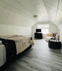 Charming & Spacious 3 bedroom Home near Downtown Ferndale, MI - Hazel Park