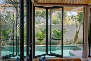 Villa Tik, Near Beach w Sunny Balcony