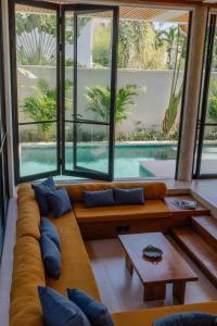 Villa Tik, Near Beach w Sunny Balcony