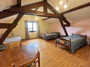 Gîte spacieux avec terrasse et jardin à Saint-Christo-en-Jarez - FR-1-496-204