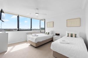 CBD Apt Near Stadium with Mountain Views!