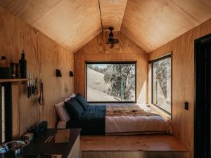 Hike to your Off-Grid Cabin Deep in Nature - Sloane