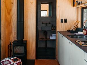 Hike to your Off-Grid Cabin Deep in Nature - Sloane