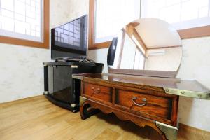 Pear tree house Hanok