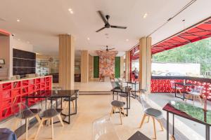 RedDoorz Premium near Paris Van Java Mall