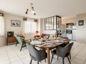 Appartements Bel appartement en bord de mer avec terrasse et parking - FR-1-306-1298 : photos des chambres