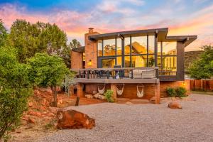 The Speakeasy: Brand New Pool, Hot Tub, Sauna, Cold Plunge