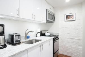 WELL-EQUIPPED STUDIO APT - WALK TO METRO SUBWAY