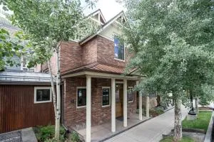 South Oak Retreat - convenient luxury by gondola! - 乌雷