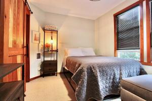 Your Lazy Bear Destination - Youre Right In The Thick Of It! Book It Now, Reach Out With Questions!